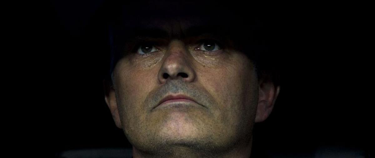 Το προφίλ του Μουρίνιο που έζησε με το ξίφος και πεθαίνει με αυτό, γιατί αρνείται να το αφήσει