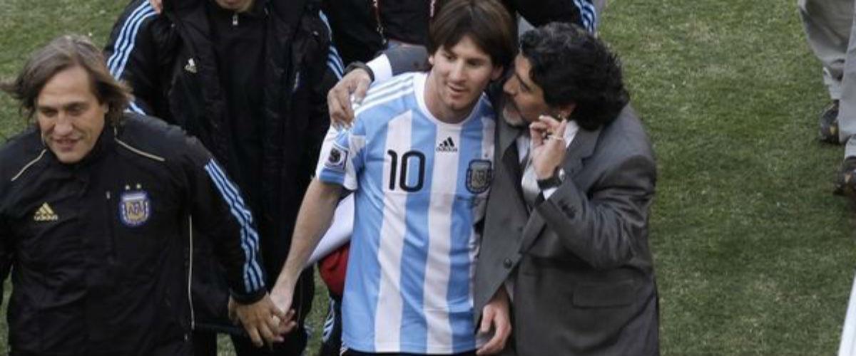 Ο Ντιέγκο Μαραντόνα συνήθιζε να μιλάει με καλά λόγια για τον Λέο Μέσι, ωστόσο στη μεξικανική τηλεόραση θα έλεγε κανείς πως με τις δηλώσεις του προσέβαλε τον σταρ της Μπαρτσελόνα