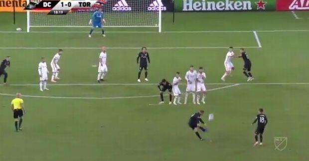 Ο Γουέιν Ρούνεϊ με τρομερή εκτέλεση φάουλ έκρινε το παιχνίδι της DC United με την Τορόντο, συνεχίζοντας τις πολύ καλές εμφανίσεις του στο αμερικάνικο πρωτάθλημα