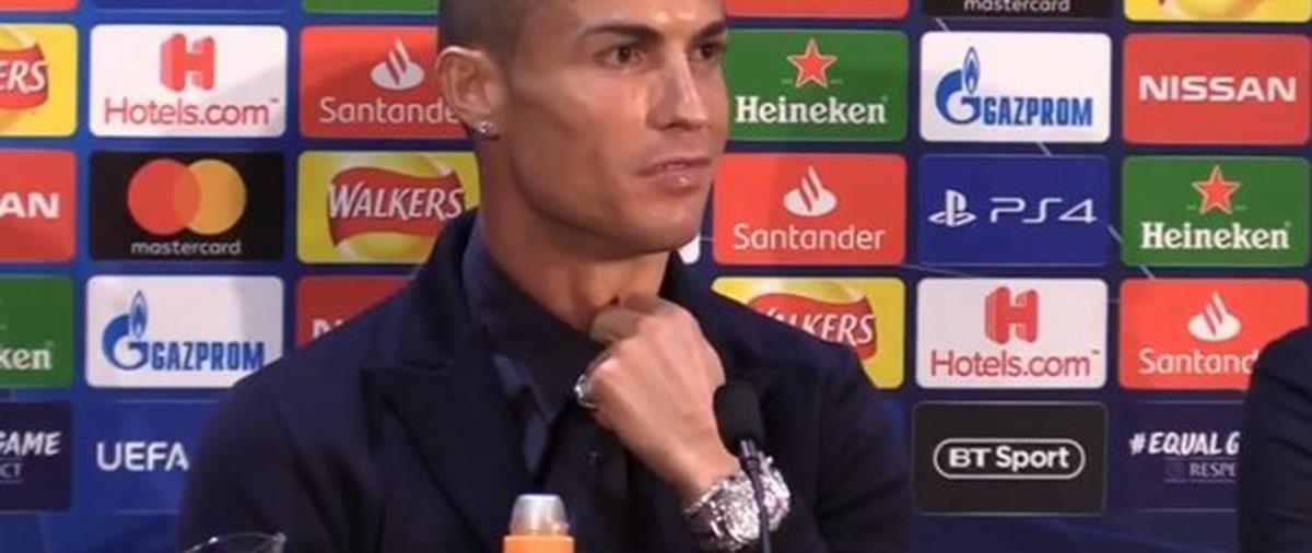 Ο Ρονάλντο εμφανίστηκε στη συνέντευξη Τύπου μ’ ένα εξαιρετικά σπάνιο αξεσουάρ