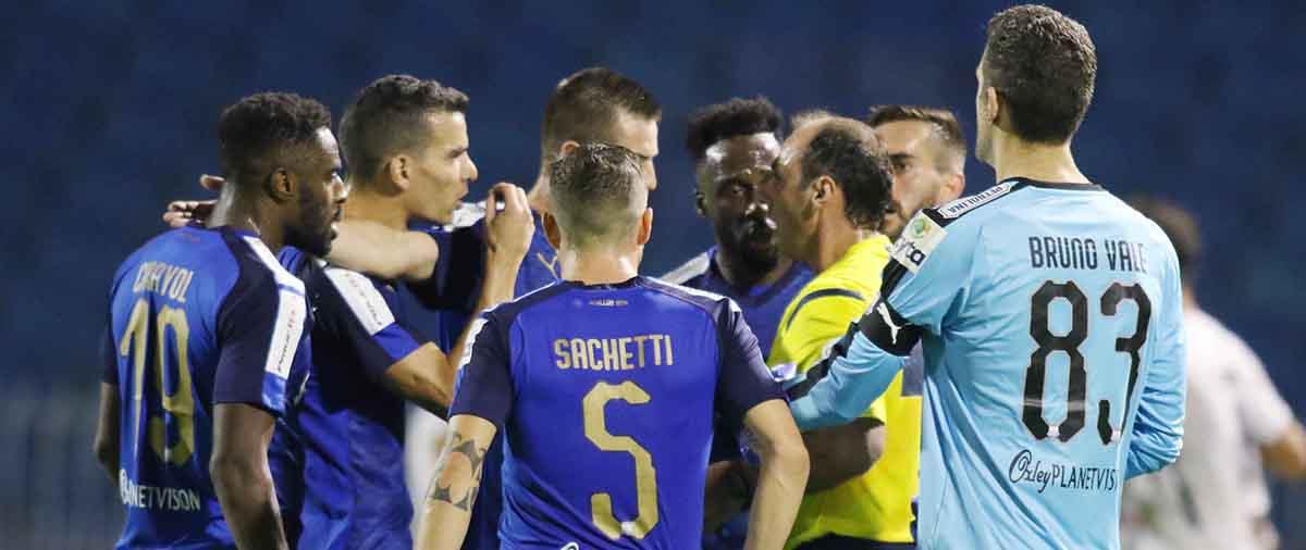 Το σαφές υπονοούμενο του Φανούριου Κωνσταντίνου για τη διαιτησία του αγώνα με τη Δόξα