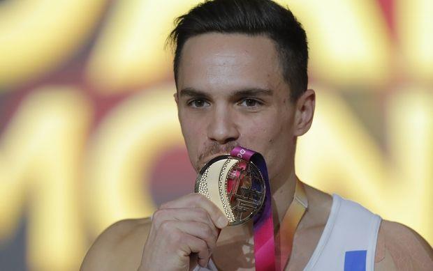 Από νοσοκομείο στη Γαλλία όπου βρίσκεται ο Λευτέρης Πετρούνιας ανέβασε την πρώτη φωτογραφία μετά του χειρουργείο και ευχαρίστησε όλους όσους τον στήριξαν