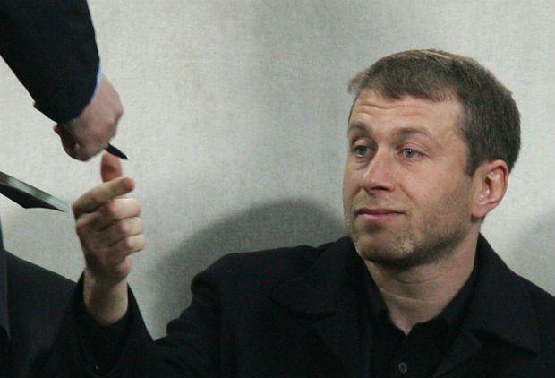 Ένα ζουμερό παρασκήνιο σχετικά με τη μεταγραφή του Ενγκολό Καντέ στην Τσέλσι έφεραν στο φως της δημοσιότητας οι δημοσιογράφοι που «τρέχουν» τα Football Leaks 