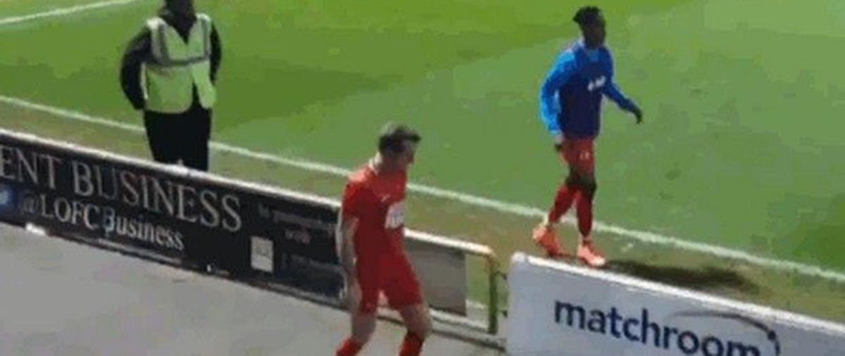 Ο αγώνας της Λέιτον Όριεντ με την Μπρόμλεϊ είχε έναν απρόσμενο πρωταγωνιστή