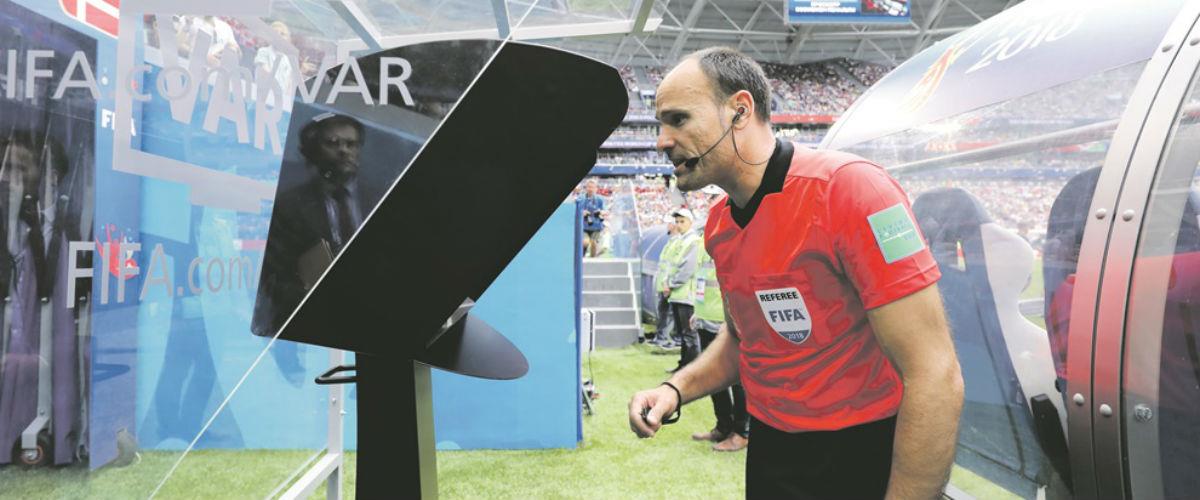 Η UEFA θα εξετάσει το ενδεχόμενο άμεσης εφαρμογής του VAR για την νοκ άουτ φάση του Champions League. Το θέμα θα συζητηθεί στις αρχές Δεκεμβρίου στο Δουβλίνο