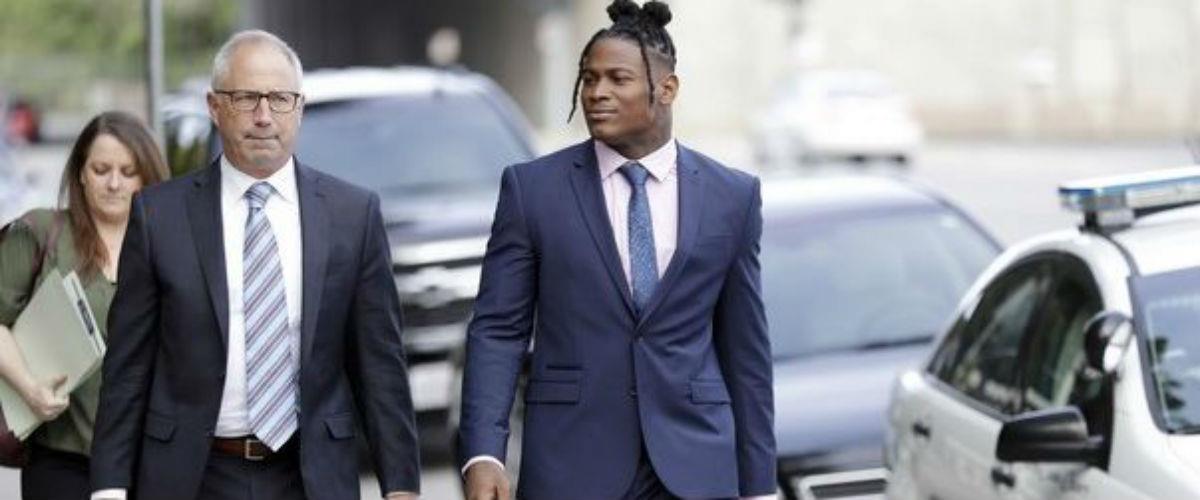 Στο NFL προφανώς οι κανονισμοί είναι σαν τις παραδόσεις: υπάρχουν για να σπάνε. Ο Ρούμπεν Φόστερ συνελήφθη για τρίτη φορά μέσα στο 2018, το Σάββατο και τρεις ημέρες μετά υπέγραψε σε νέα ομάδα