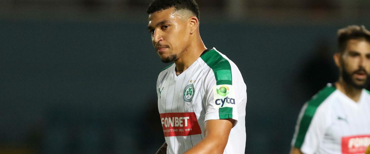 O Kύπριος αμυντικός δέχεται πυρά από μερίδα του κόσμου της Ομόνοιας μετά την αποβολή στο παιχνίδι με την ΑΕΛ