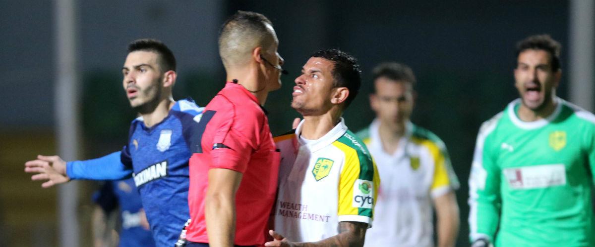 Σκληρή επίθεση της ΑΕΚ στη διαιτησία του αγώνα με τον Απόλλωνα