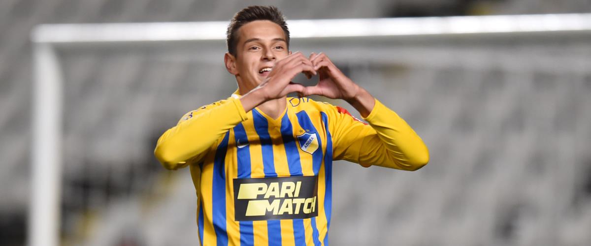 Η απώλεια του διαμερίσματος, η φυλάκιση, το κλάμα της μάνας του: για να σου αγοράσω το παλτό γιε μου, τα μυοσκελετικά προβλήματα και η πρόταση γάμου σε έξι μήνες