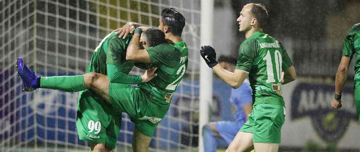 Η «ελαφρά ταξιαρχία» νίκησε 2-0 τον Ολυμπιακό στο «Μακάρειο» και φουλάρει για άνοδο!