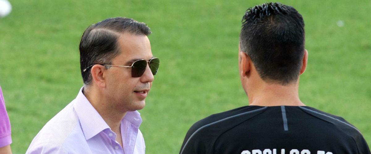 Το βασικό ερώτημα είναι τι μπορεί να αλλάξει ο Σωφρόνης ώστε η ομάδα του να μην χάσει ξανά από τον ΑΠΟΕΛ, όπως συνέβη και στις τέσσερις τελευταίες αναμετρήσεις των δύο ομάδων – στις τρεις μάλιστα είχε προηγηθεί