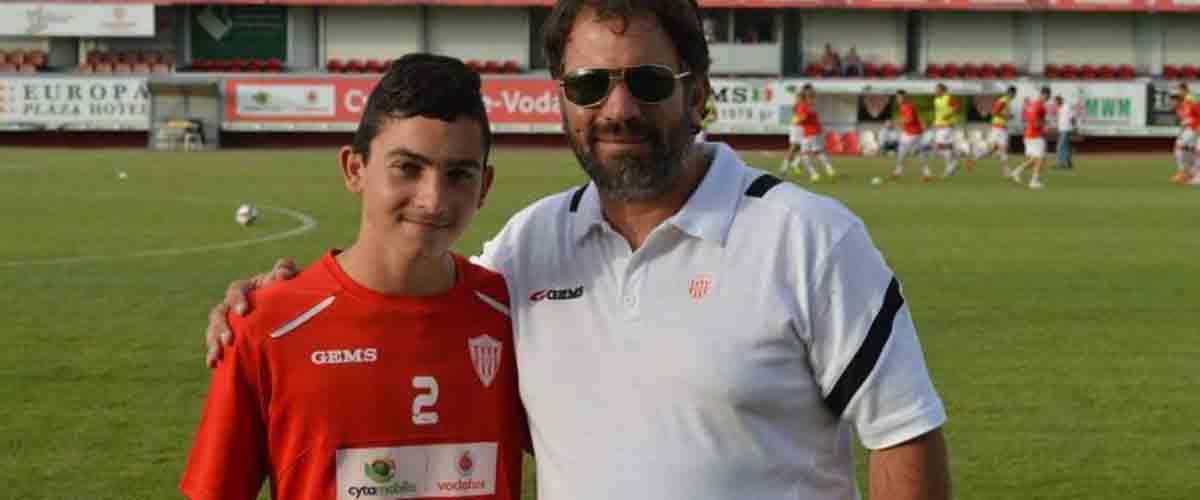 «Δεν θα βγάλετε ούτε μισό άκουσα! Η ειρωνεία σας ήταν η δύναμή μας! Έρχονται κι άλλοι, μείνετε στο ακουστικό!!»