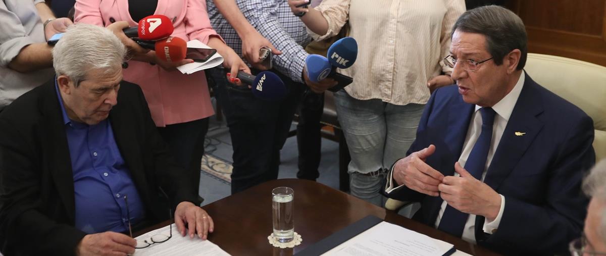 ΠΡΟΕΔΡΟΣ ΔΗΜΟΚΡΑΤΙΑΣ - ΔΗΜΑΡΧΟΣ ΚΑΙ ΑΝΤΙΠΡΟΣΩΠΕΙΑ ΤΟΥ ΔΗΜΟΥ ΑΜΜΟΧΩΣΤΟΥ