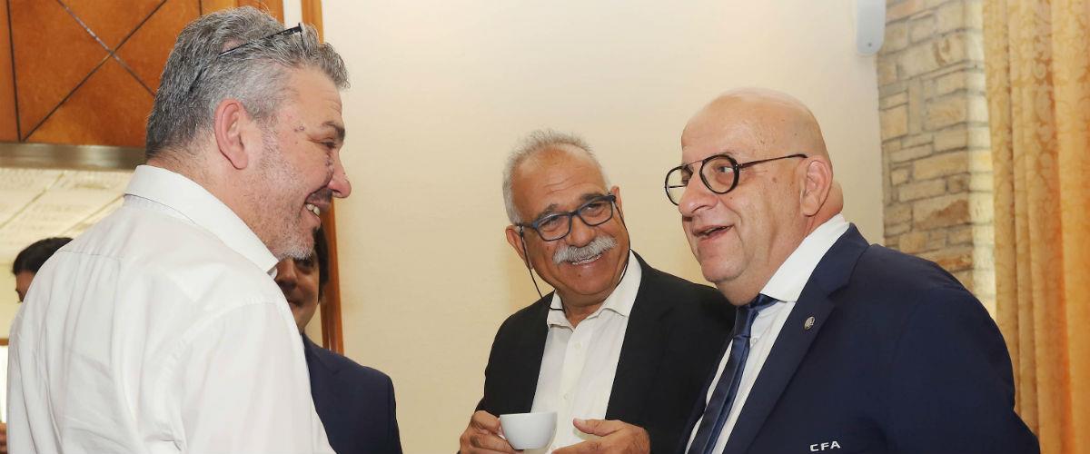 Ο αναπληρωτής πρόεδρος της Ομόνοιας, Δημήτρης Γρηγόρης, με τον πρόεδρο της ΚΟΠ, Γιώργο Κούμα