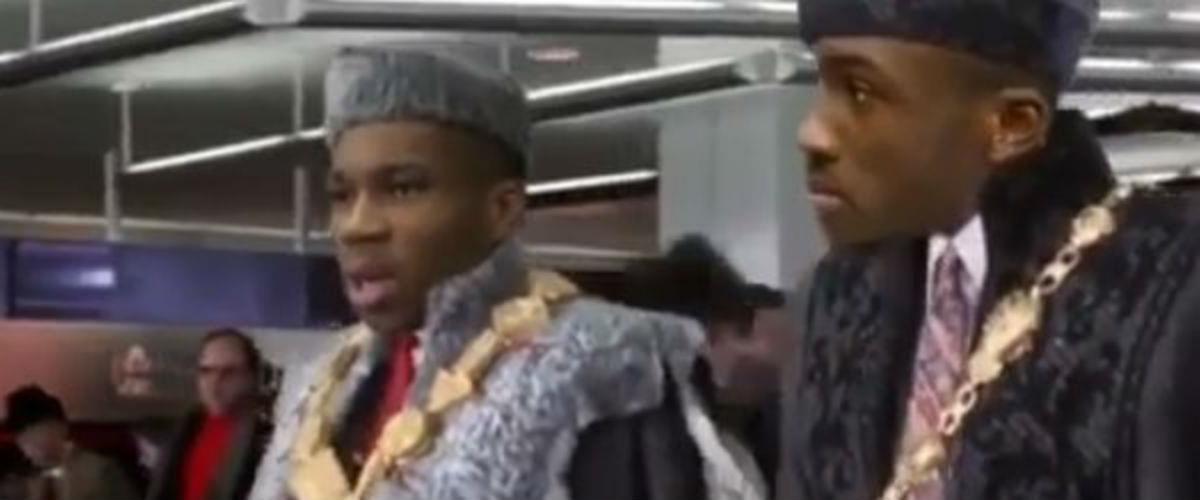 Ο Γιάννης Αντετοκούνμπο βρήκε έναν πρωτότυπο τρόπο για να προμοτάρει τα Zoom Freak 1, τα οποία θα λανσαριστούν το προσεχές διάστημα και στις ΗΠΑ, μεταμορφώνοντας τον εαυτό σε... Πρίγκηπα της Ζαμούντα