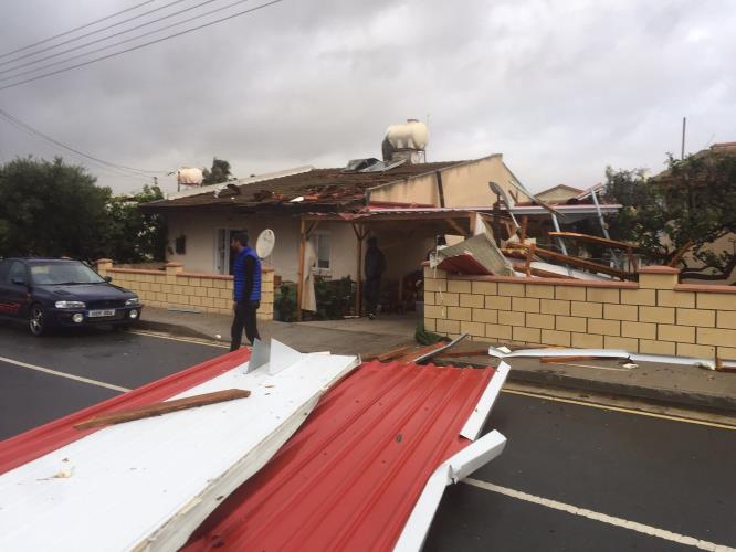 ΑΝΕΜΟΣΤΡΟΒΙΛΟΣ ΕΠΛΗΞΕ ΤΟ ΞΥΛΟΦΑΓΟΥ