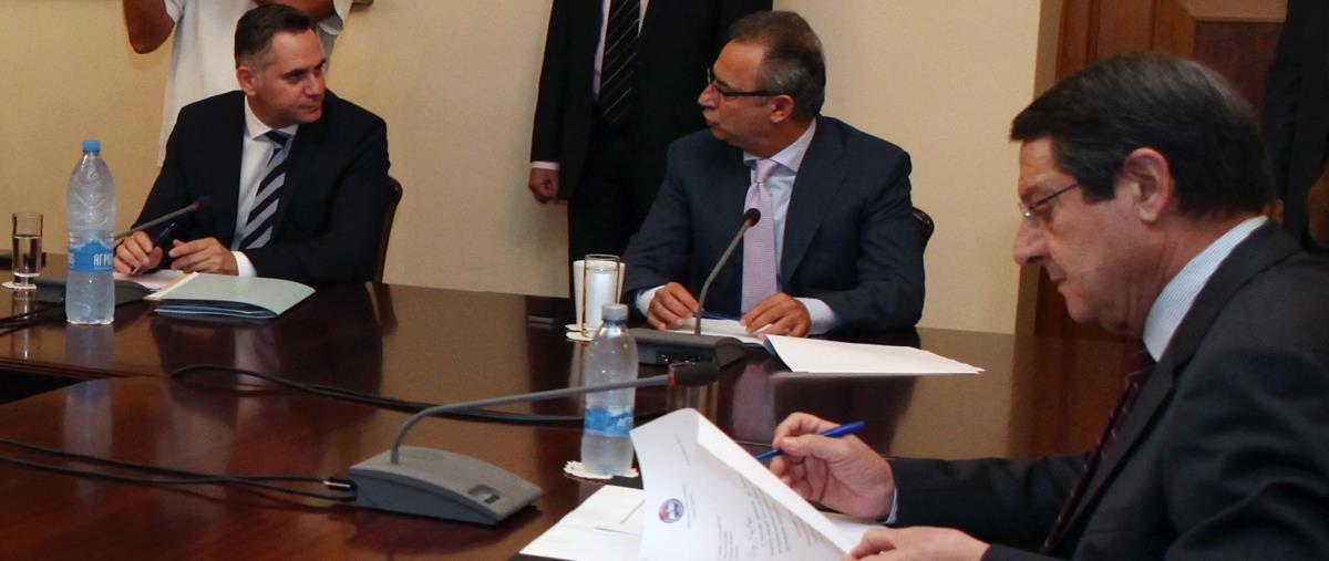 ΠΡΟΕΔΡΟΣ ΔΗΜΟΚΡΑΤΙΑΣ - ΣΥΣΚΕΨΗ ΑΡΧΗΓΩΝ ΚΟΜΜΑΤΩΝ