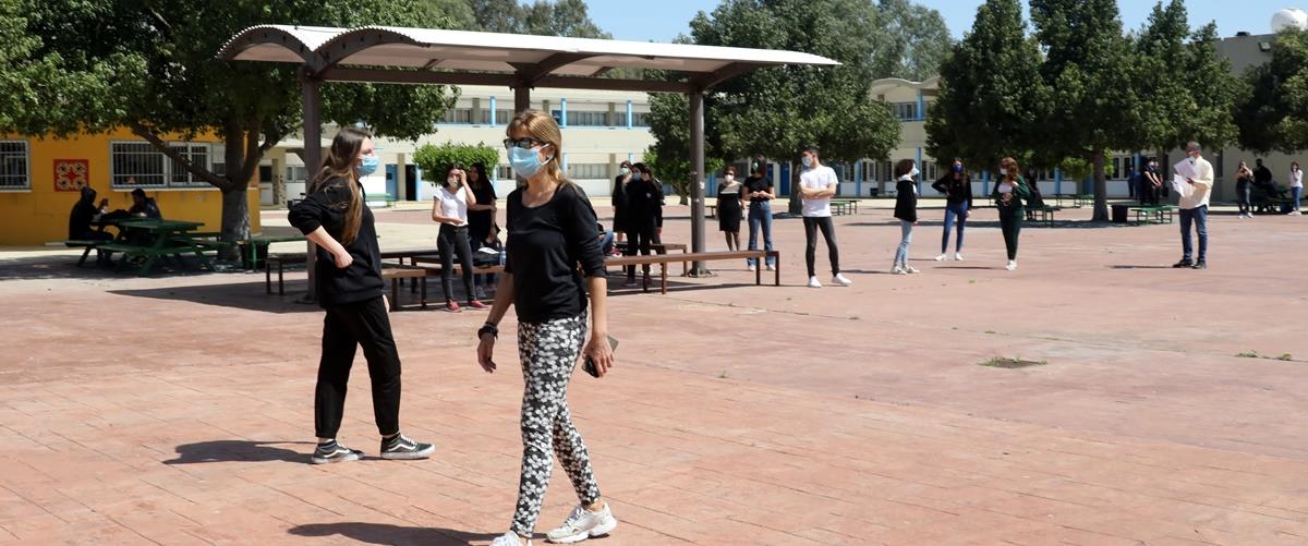 ΕΠΕΣΤΡΕΨΑΝ ΣΤΙΣ ΣΧΟΛΙΚΕΣ ΑΙΘΟΥΣΕΣ ΟΙ ΤΕΛΕΙΟΦΟΙΤΟΙ ΜΑΘΗΤΕΣ