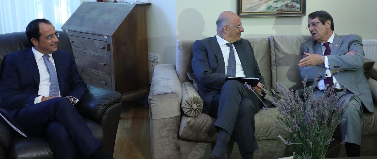 ΠΡΟΕΔΡΟΣ ΔΗΜΟΚΡΑΤΙΑΣ – ΕΛΛΗΝΑΣ ΥΠΟΥΡΓΟΣ ΕΞΩΤΕΡΙΚΩΝ