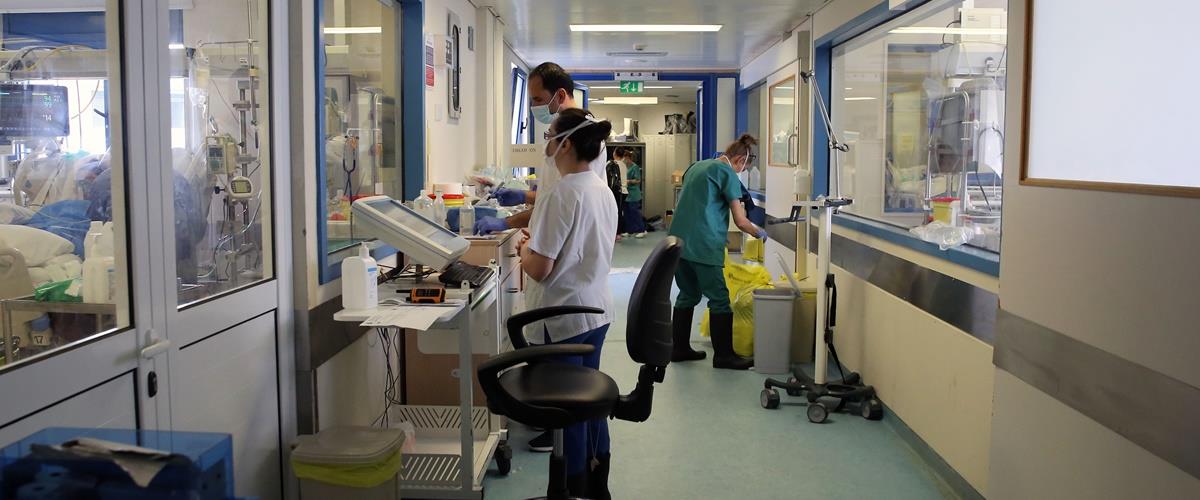 ΓΕΝΙΚΟ ΝΟΣΟΚΟΜΕΙΟ ΛΕΥΚΩΣΙΑΣ ΜΑΧΗ ΓΙΑΤΡΩΝ ΝΟΣΗΛΕΥΤΩΝ ΜΕ ΤΟΝ ΚΟΡΩΝΟΪΟ