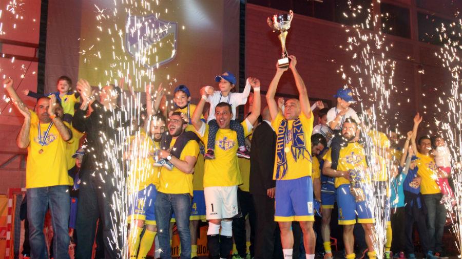 Πρωταθλητές και αήττητοι οι γαλαζοκίτρινοι