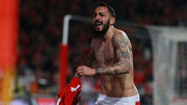 Η Μπενφίκα διέσυρε με 5-1 τη Μπράγκα έχοντας για πρωταγωνιστές τους Μήτρογλου (δύο γκολ) και Σάμαρη (σκόραρε με απευθείας εκτέλεση φάουλ). Δείτε videos!
