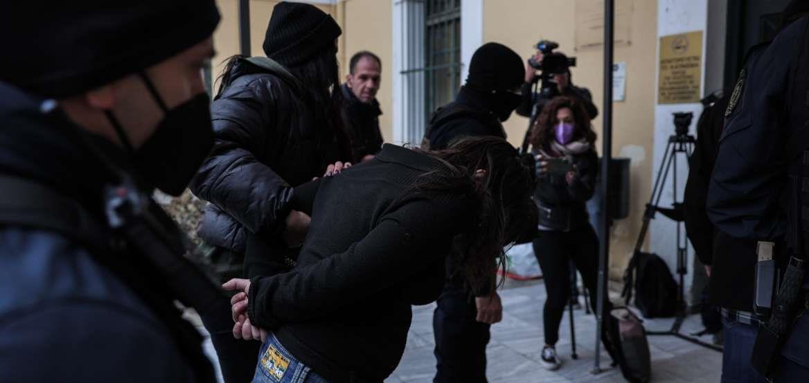 4140154744335122 dolofonia-kypseli-mitera