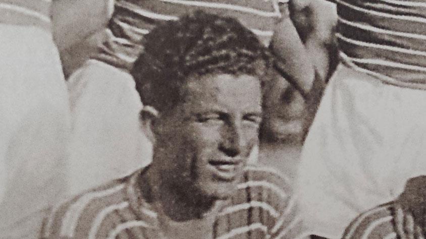 Έμεινε μια τριετία στο Βαρώσι (1933-36) και υπήρξε παίκτης – προπονητής στην πρώτη ομάδα της Ανόρθωσης που έλαβε μέρος στο Παγκύπριο ποδοσφαιρικό πρωτάθλημα. Αγωνίστηκε στον Παναθηναϊκό και θυσιάστηκε κτυπημένος από Ιταλική οβίδα