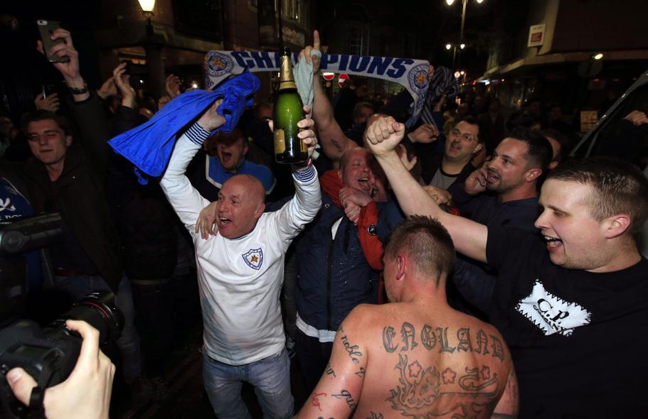 O Aζάρ με το γκολ του έδωσε τον τίτλο στη Λέστερ και στο μεγαλύτερο ποδοσφαιρικό θαύμα!!! Η πόλη του Λέστερ γιορτάζει!! 