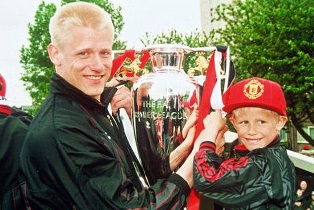 Ο Κάσπερ Σμάιχελ κατέκτησε το πρωτάθλημα με την Λέστερ, κάτι που είχε καταφέρει και ο πατέρας του, για να γίνουν μόλις το δεύτερο «δίδυμο» στην ιστορία της Premier League.