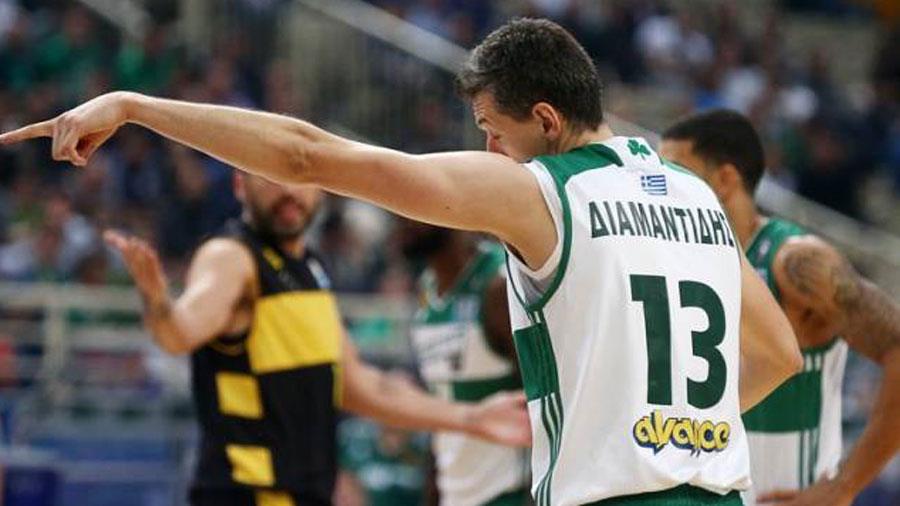 Οι οργανωμένοι οπαδοί του Παναθηναϊκού τίμησαν τον Δημήτρη Διαμαντίδη με τον καλύτερο τρόπο για τα 36α γενέθλιά του, με μία τούρτα... έκπληξη.