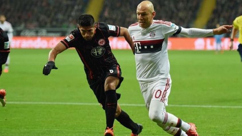 Η Άιντραχτ Φρανκφούρτης έγινε η πρώτη ομάδα στη φετινή Bundesliga που κόβει βαθμούς από τη Μπάγερν Μονάχου, με τις δύο ομάδες να αναδεικνύονται ισόπαλες χωρίς τέρματα στο ματς που άνοιξε την αυλαία της 11ης αγωνιστικής.