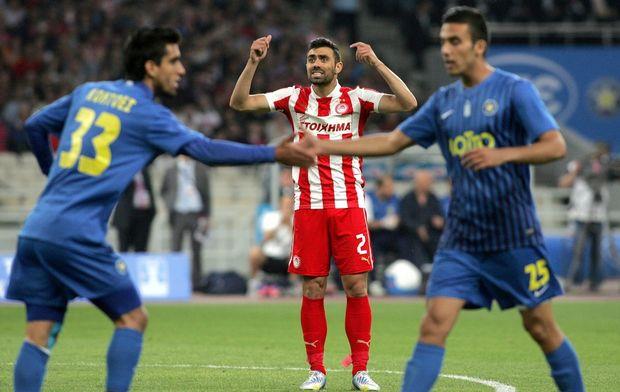 Σαν σήμερα πριν τρία χρόνια (11/5/2013), ο Ολυμπιακός κατέκτησε το Κύπελλο, νικώντας στην παράταση 3-1 τον Αστέρα, ο οποίος αδικήθηκε για την φάση με το χέρι του Γιάννη Μανιάτη στο 69ο λεπτό, όπου δεν δόθηκε πέναλτι και κόκκινη κάρτα