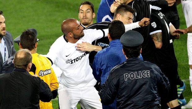 Σοβαρά επεισόδια έλαβαν χώρα μετά το σφύριγμα της λήξης στην Τούμπα ανάμεσα σε παίκτες της ΑΕΚ και του ΠΑΟΚ