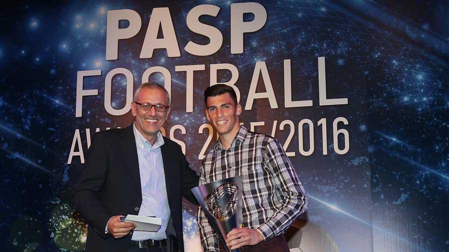 Ο Νεόφυτος Μιχαήλ ανακηρύχτηκε ως ο κορυφαίος νέος ποδοσφαιριστής του πρωταθλήματος και η Νέα Σαλαμίνα εξέδωσε ανακοίνωση, μέσω της οποίας εκφράζει τη περηφάνια της για το νεαρό τερματοφύλακα.