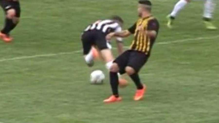 Ένα απίστευτο πέναλτι-μαϊμού δόθηκε σε αγώνα ερασιτεχνικού πρωταθλήματος στις Σέρρες υπέρ του Οδυσσέα Αναγέννησης απέναντι στον Απόλλων Παραλιμνίου.