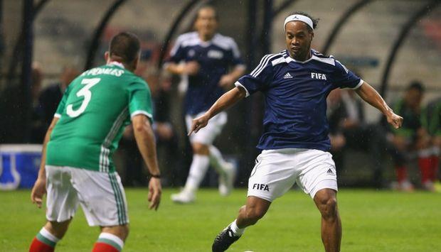 Ο Βραζιλιάνος σούπερ σταρ έκλεψε την παράσταση στο φιλικό "αστέρων" που έγινε στο Μεξικό με τα μαγικά του κόλπα