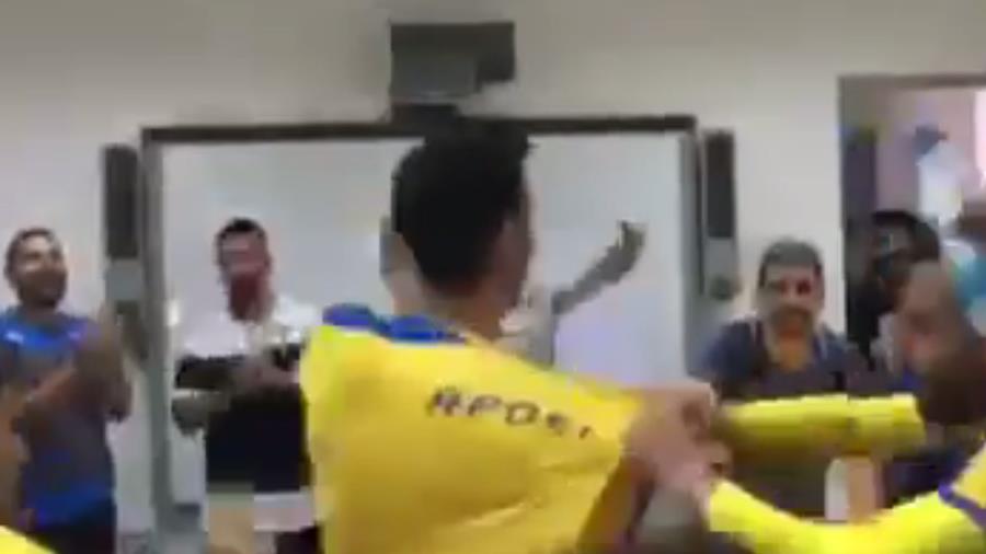 O Αντωνιάδης έσβησε κεράκια για τα 26 γενέθλια του και αποθεώθηκε από τους συμπαίκτες του στον Αρχάγγελο