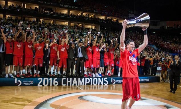 Μετά από έναν συ-γκλο-νι-στι-κό τελικό και μια διαφορά 21 που έγινε παράταση (83-83), η ΤΣΣΚΑ του Δημήτρη Ιτούδη επικράτησε με 101-96 και στέφτηκε πρωταθλήτρια Ευρώπης μετά από 8 ολόκληρα χρόνια.
