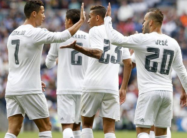 Για τρίτη σερί αγωνιστική η Ρεάλ πέτυχε 3 γκολ και επικράτησε με 3-1 της Λας Πάλμας, έτσι παραμένει στην κορυφή μαζί με την Μπαρτσελόνα, η οποία νίκησε 2-0 την Χετάφε στη Μαδρίτη