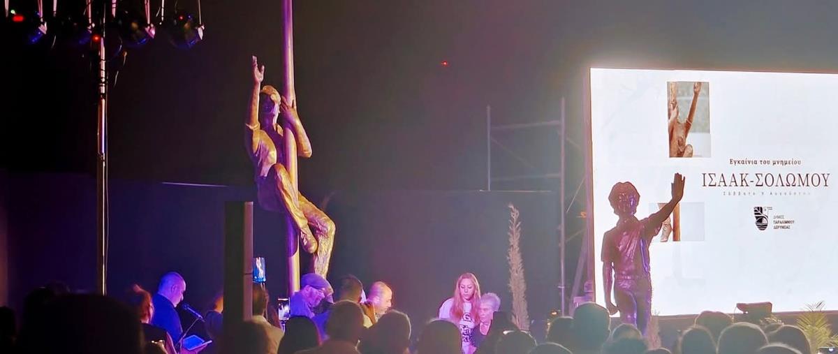 5240526653388596 cats