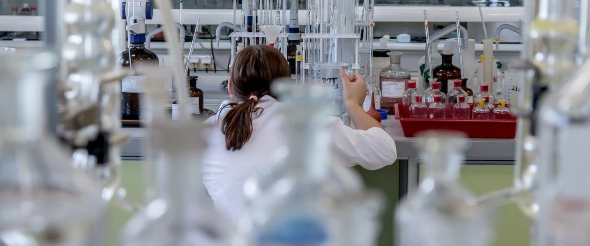 5246640398006913 chemist-research-labaroraty