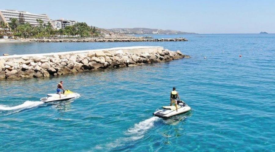 5246751426150554 west-jetski-3.15492502ba3d8f8440213b6795638b32