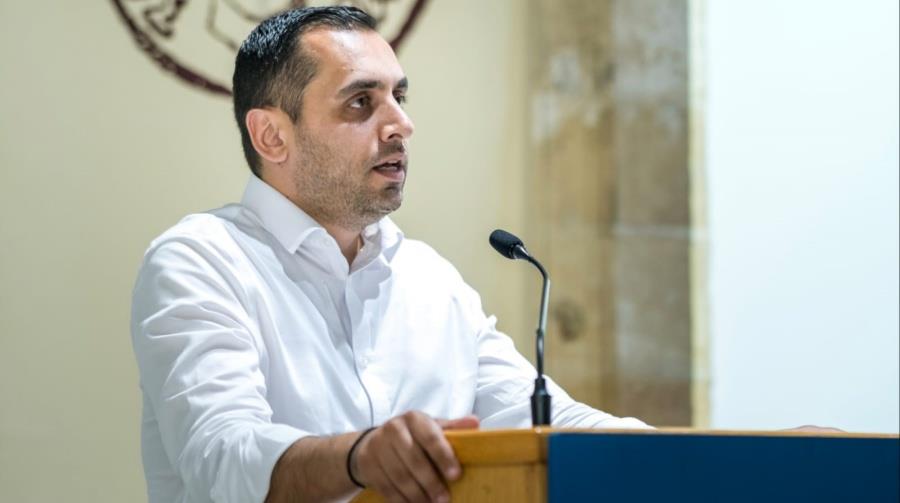 5254700080221899 andreas-apostolou-pote-mou-den-kinigisa-tis-karekles