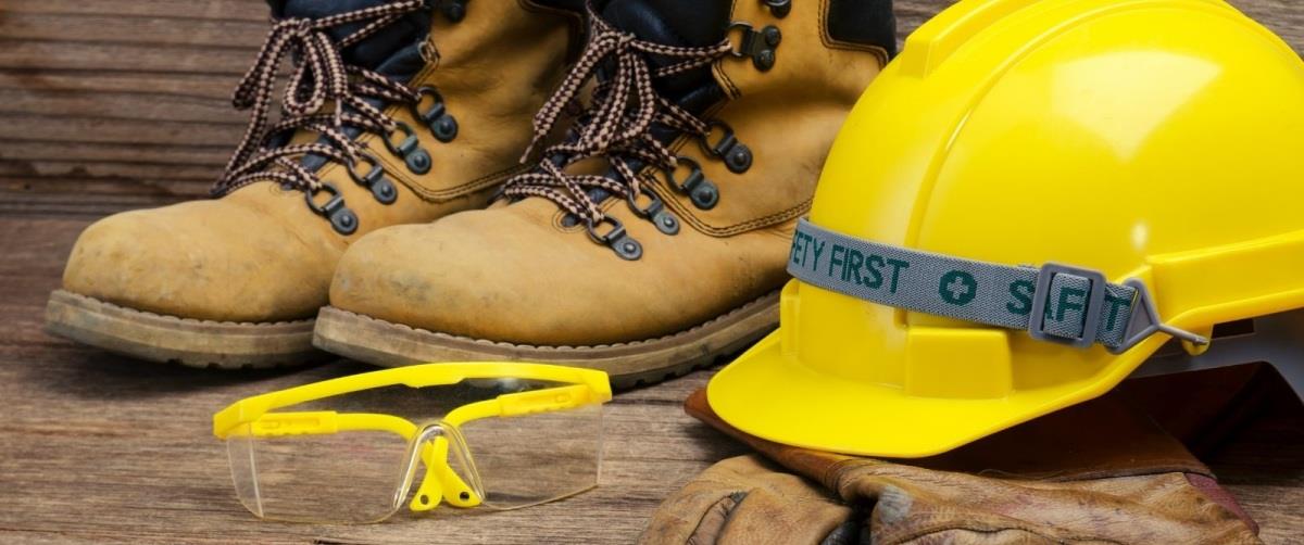 5266717573261909 health-safety-helmet-shoes-risk