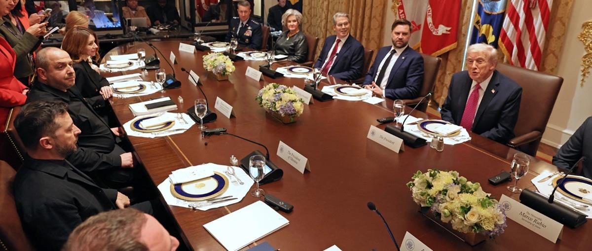BINTEO: Έφτασε στον Λευκό Οίκο για τη συνάντηση με τον Τραμπ ο Ζελένσκι-«Ο Πούτιν θέλει να τελειώσει ο πόλεμος»