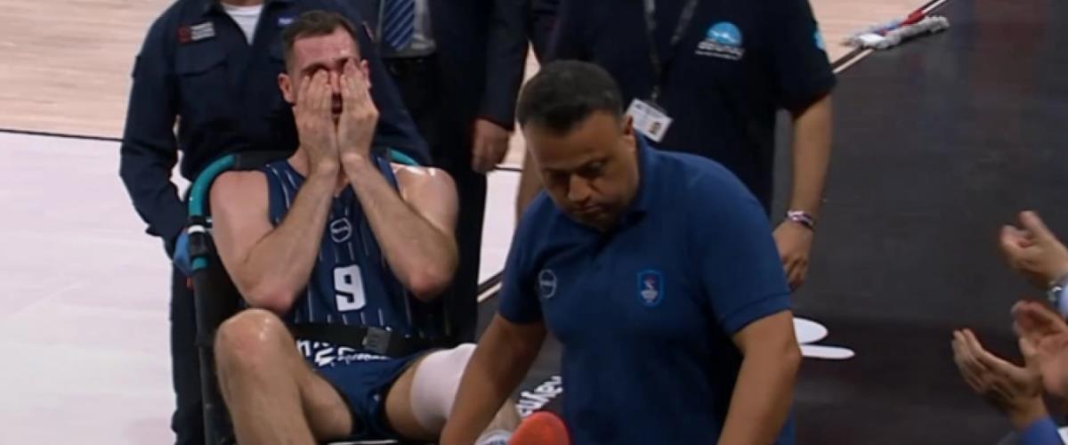 Τραυματίστηκε σοβαρά ο Παπαγιάννης στο παιχνίδι της Εφές με τον Παναθηναϊκό και αποχώρησε κλαίγοντας πάνω σε φορείο Τραυματίστηκε σοβαρά ο Παπαγιάννης στο παιχνίδι της Εφές με τον Παναθηναϊκό και αποχώρησε κλαίγοντας πάνω σε φορείο