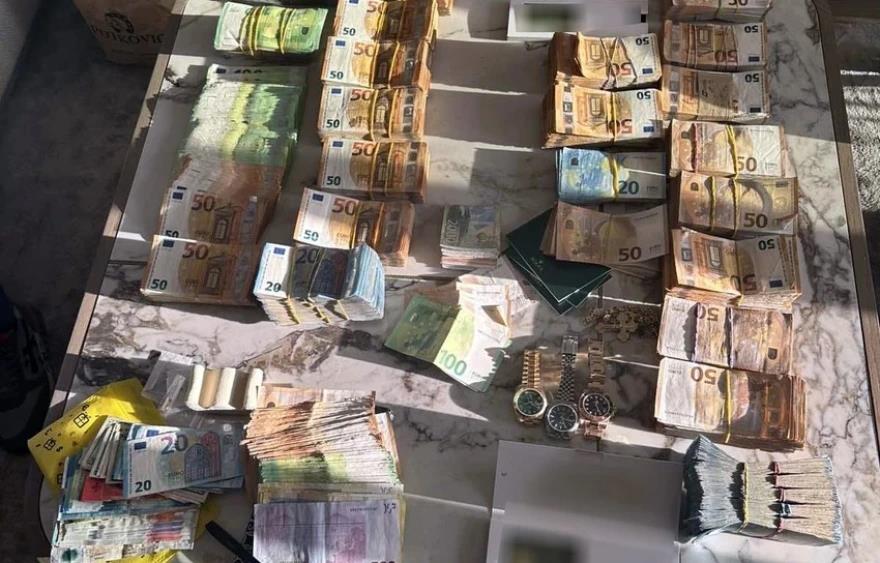 Σεισμός στο ευρωπαϊκό μπάσκετ, συνελήφθη ο διαιτητής Ούρος Νίκολιτς-Βρέθηκαν 250.000 ευρώ στο σπίτι του Σεισμός στο ευρωπαϊκό μπάσκετ, συνελήφθη ο διαιτητής Ούρος Νίκολιτς-Βρέθηκαν 250.000 ευρώ στο σπίτι του
