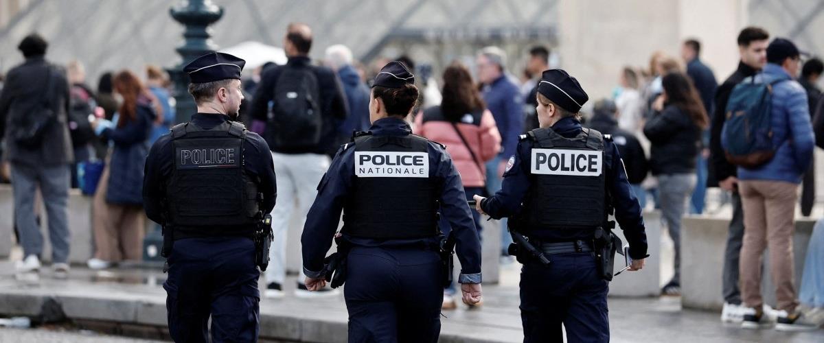 5305606740270460 2025-10-20T090452Z 1154575725 RC2KFHA0G9Z0 RTRMADP 5 FRANCE-CRIME-LOUVRE-1200x800