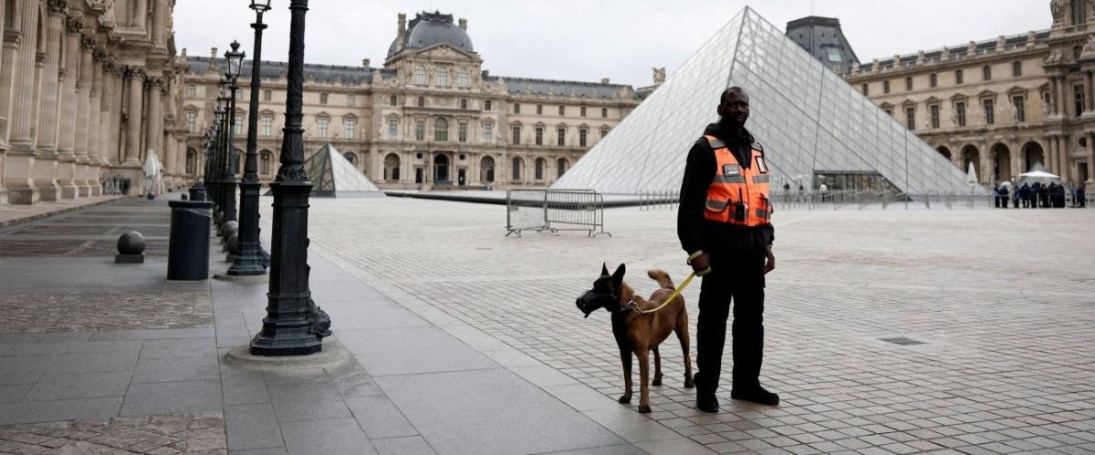 5307275304841468 2025-10-21T183922Z 256953843 RC2KFHAQTH15 RTRMADP 5 FRANCE-CRIME-LOUVRE-ESTIMATE-1-1200x800